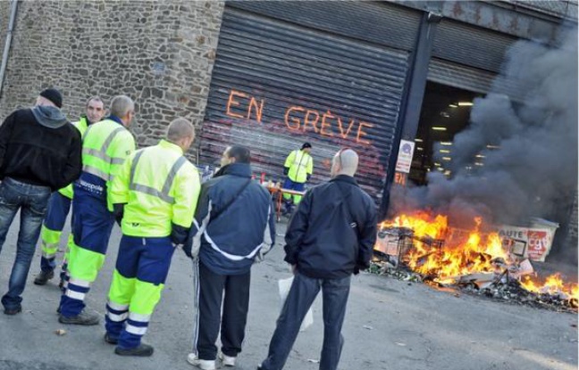 Le blocage du dépôt des camions-bennes de la Morrhonnière devrait être levé ce matin. Le blocage du dépôt des camions-bennes de la Morrhonnière devrait être levé ce matin.