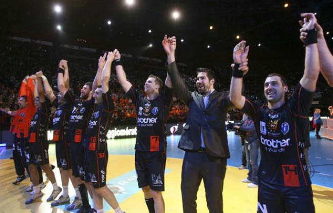 Les Montpelliérains après leur victoire en Coupe de France, le 15 avril 2012 à Paris. Les Montpelliérains après leur victoire en Coupe de France, le 15 avril 2012 à Paris.