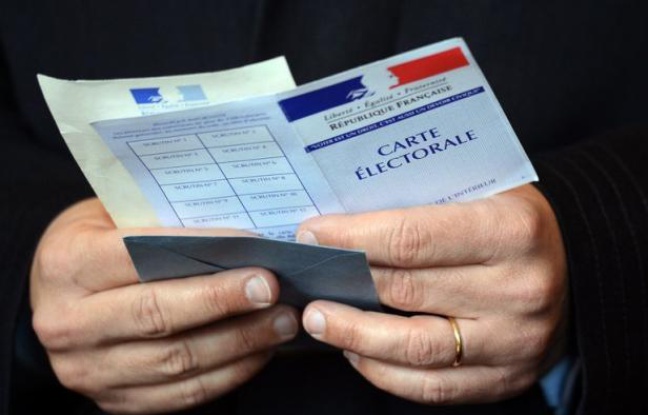 ection des députés, élus au scrutin uninominal majoritaire à deux tours, présente cette année une particularité, le redécoupage d'un grand nombre des circonscriptions destiné à tenir compte des évolutions démographiques tout en donnant une représentation aux Français de l'étranger. ection des députés, élus au scrutin uninominal majoritaire à deux tours, présente cette année une particularité, le redécoupage d'un grand nombre des circonscriptions destiné à tenir compte des évolutions démographiques tout en donnant une représentation aux Français de l'étranger.