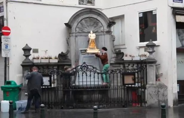 L'artiste Petro a remplacé le Manneken Pis par sa propre statue, le 13 mai 2013. L'artiste Petro a remplacé le Manneken Pis par sa propre statue, le 13 mai 2013.