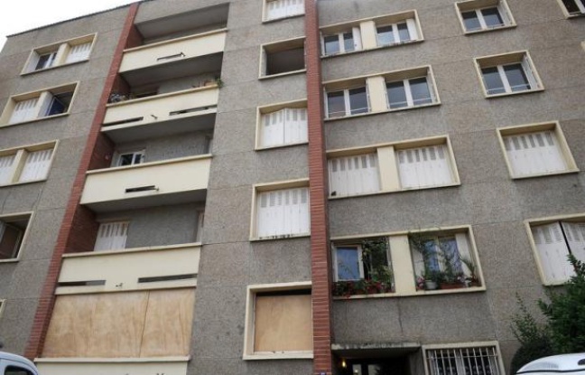 Les assureurs sont parvenus à un accord de principe avec le ministère de la Justice pour avancer aux voisins de Mohamed Merah les frais occasionnés par l'assaut des forces de l'ordre dans le logement du tueur de Toulouse, a indiqué lundi leur fédération, la FFSA. Les assureurs sont parvenus à un accord de principe avec le ministère de la Justice pour avancer aux voisins de Mohamed Merah les frais occasionnés par l'assaut des forces de l'ordre dans le logement du tueur de Toulouse, a indiqué lundi leur fédération, la FFSA.