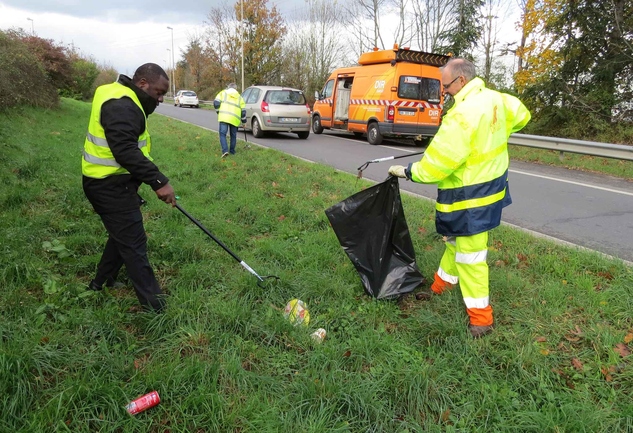 Peut-on Ramasser Du Bois En Bord De Route Nantes: La DirOuest et McDo en ont marre des déchets au bord des routes