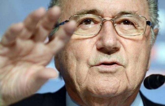Le président de la Fédération internationale de football (Fifa), Sepp Blatter, a estimé samedi que la technologie sur la ligne de but "marchait" à l'occasion du Mondial des clubs au Japon, où Chelsea et les Corinthians de Sao Paulo disputeront la finale dimanche. Le président de la Fédération internationale de football (Fifa), Sepp Blatter, a estimé samedi que la technologie sur la ligne de but "marchait" à l'occasion du Mondial des clubs au Japon, où Chelsea et les Corinthians de Sao Paulo disputeront la finale dimanche.