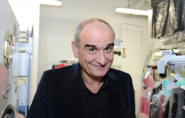 Le PDG d'Universal Musique France, Pascal Nègre, pose le 19 janvier 2011 à Tours Le PDG d'Universal Musique France, Pascal Nègre, pose le 19 janvier 2011 à Tours