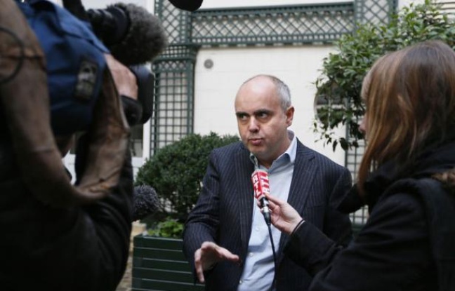 Dix-sept personnes ont été mises en examen suite au démantèlement d'un important réseau franco-suisse de blanchiment d'argent de la drogue, dont une élue parisienne écologiste. Dix-sept personnes ont été mises en examen suite au démantèlement d'un important réseau franco-suisse de blanchiment d'argent de la drogue, dont une élue parisienne écologiste.