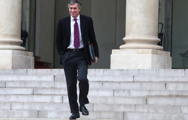 Le ministre du Budget Jérôme Cahuzac, lors de sa sortie du conseil des ministres à l'Elysée, le 5 décembre 2012. Le ministre du Budget Jérôme Cahuzac, lors de sa sortie du conseil des ministres à l'Elysée, le 5 décembre 2012.
