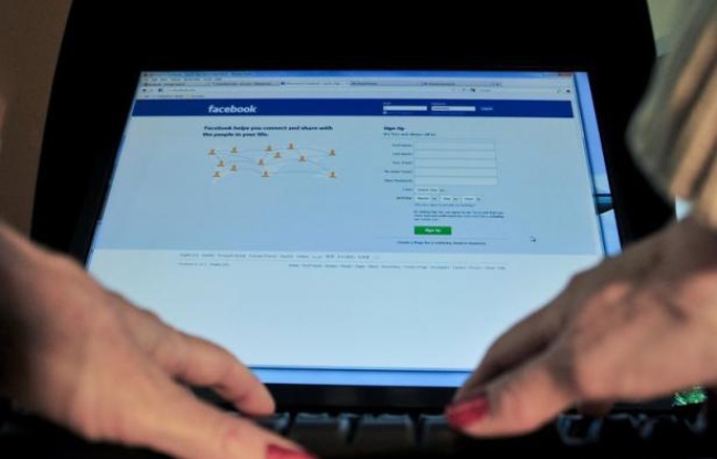 Les internautes français sont de plus en plus "accros" aux réseaux sociaux et 77% d'entre eux sont inscrits sur des sites comme Facebook, Twitter ou LinkedIn, qu'ils fréquentent tous les jours ou presque pour les deux tiers d'entre eux, selon une étude Médiamétrie publiée jeudi. Les internautes français sont de plus en plus "accros" aux réseaux sociaux et 77% d'entre eux sont inscrits sur des sites comme Facebook, Twitter ou LinkedIn, qu'ils fréquentent tous les jours ou presque pour les deux tiers d'entre eux, selon une étude Médiamétrie publiée jeudi.