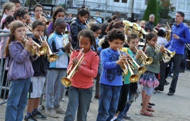 La 31e Fête de la Musique, placée cette année sous le signe des 50 ans de la pop, a été perturbée jeudi par de violents orages, qui ont provoqué l'annulation de plusieurs manifestations surtout dans la moitié nord de la France. La 31e Fête de la Musique, placée cette année sous le signe des 50 ans de la pop, a été perturbée jeudi par de violents orages, qui ont provoqué l'annulation de plusieurs manifestations surtout dans la moitié nord de la France.