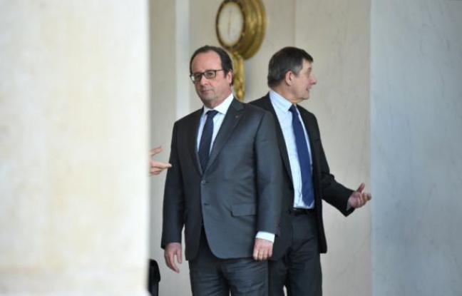 Le président François Hollande et le Secrétaire général de l'Elysée Jean-Pierre Jouyet, le 23 décembre 2015 à la sortie du Conseil des ministres à Paris Le président François Hollande et le Secrétaire général de l'Elysée Jean-Pierre Jouyet, le 23 décembre 2015 à la sortie du Conseil des ministres à Paris