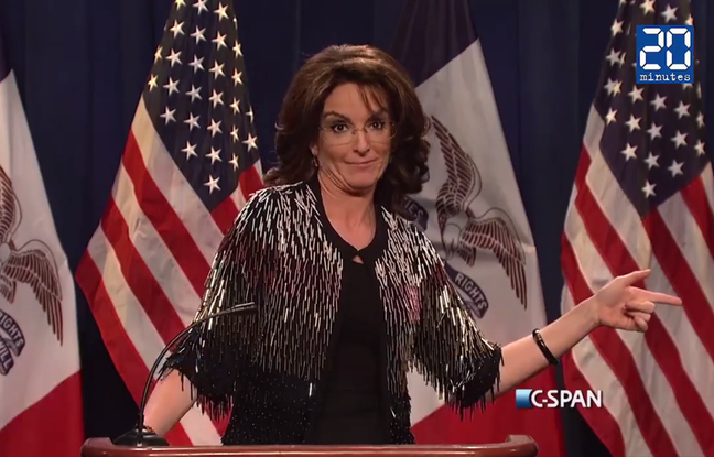 Capture d'écran du sketch de Tina Fey grimée en Sarah Palin. Capture d'écran du sketch de Tina Fey grimée en Sarah Palin.