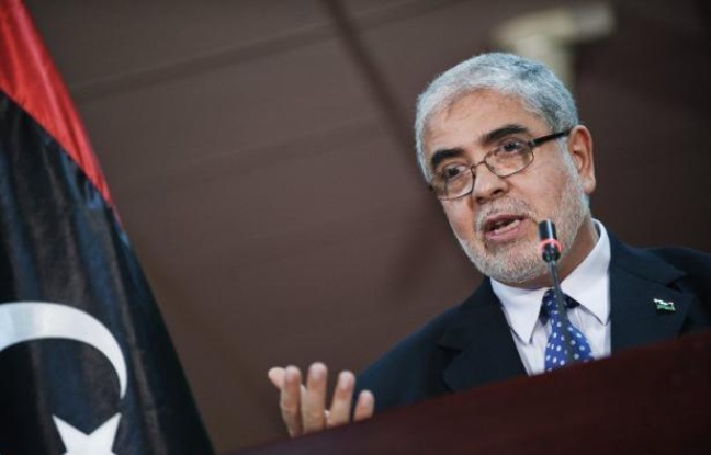 Le technocrate libyen Moustapha Abou Chagour, considéré comme proche des islamistes, a été élu mercredi soir Premier ministre avec comme priorité de rétablir la sécurité en Libye, quelques heures après une attaque à Benghazi qui a fait quatre morts américains dont l'ambassadeur. Le technocrate libyen Moustapha Abou Chagour, considéré comme proche des islamistes, a été élu mercredi soir Premier ministre avec comme priorité de rétablir la sécurité en Libye, quelques heures après une attaque à Benghazi qui a fait quatre morts américains dont l'ambassadeur.