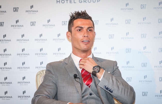 Le footballeur Cristiano Ronaldo, le 17 décembre 2015. Le footballeur Cristiano Ronaldo, le 17 décembre 2015.