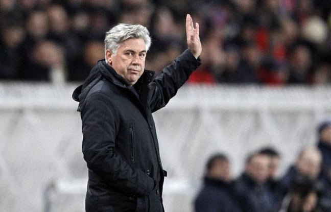 Carlo Ancelotti, l'entraîneur du PSG, le 15 janvier 2012, au Parc des princes, lors d'un match contre Toulouse. Carlo Ancelotti, l'entraîneur du PSG, le 15 janvier 2012, au Parc des princes, lors d'un match contre Toulouse.
