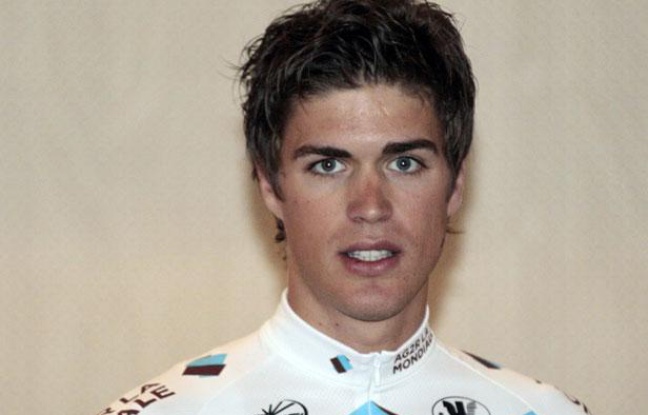 Le coureur français Steve Houanard, lors de la présentation de l'équipe Ag2r, le 26 janvier 2011 à Paris. Le coureur français Steve Houanard, lors de la présentation de l'équipe Ag2r, le 26 janvier 2011 à Paris.