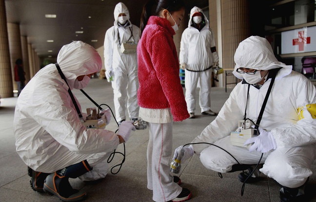 La radioactivité mesurée dans un centre d'hébergement de la région de Fukushima, le 24 mars 2011.