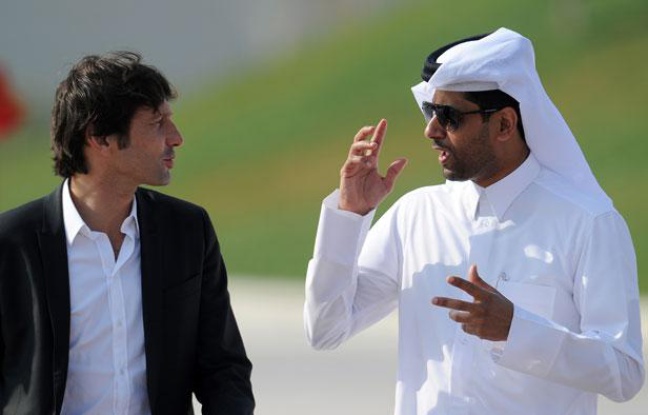 Leonardo, directeur sportif du PSG en grande conversation avec le président du club, le Qatari Nasser Al-Khelaifi en janvier 2012 à Doha. Leonardo, directeur sportif du PSG en grande conversation avec le président du club, le Qatari Nasser Al-Khelaifi en janvier 2012 à Doha.