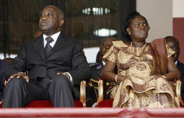 Laurent et Simone Gbagbo, lors d’une cérémonie commémorative au stade Félix-Houphouët-Boigny à Abidjan (Côte d’Ivoire), le 1er avril 2009.
Laurent et Simone Gbagbo, lors d’une cérémonie commémorative au stade Félix-Houphouët-Boigny à Abidjan (Côte d’Ivoire), le 1er avril 2009.