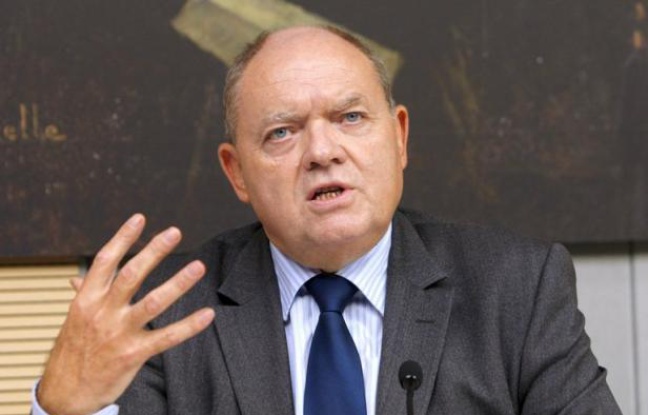 Le Parti socialiste a appelé lundi les électeurs de la 1ère circonscription de l'Aisne à voter au second tour des législatives pour le dissident René Dosière, arrivé en tête dimanche au premier tour devant une candidate de droite et le candidat qui avait été investi par le PS. Le Parti socialiste a appelé lundi les électeurs de la 1ère circonscription de l'Aisne à voter au second tour des législatives pour le dissident René Dosière, arrivé en tête dimanche au premier tour devant une candidate de droite et le candidat qui avait été investi par le PS.