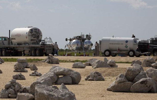 Le prototype d'atterrisseur lunaire de la Nasa baptisé Morpheus, à Cap Canavéral (Etats-Unis), le 10 août 2012. Le prototype d'atterrisseur lunaire de la Nasa baptisé Morpheus, à Cap Canavéral (Etats-Unis), le 10 août 2012.