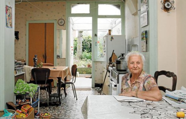 Six des vingt-huit maisons de l'îlot seront occupées en juin, et six autres doivent ouvrir en octobre. Six des vingt-huit maisons de l'îlot seront occupées en juin, et six autres doivent ouvrir en octobre.