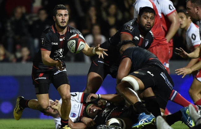 Le demi de mêlée toulousain Sébastien Bézy lors du match de Top 14 contre Grenoble, le 7 novembre 2015 au stade Ernest-Wallon. Le demi de mêlée toulousain Sébastien Bézy lors du match de Top 14 contre Grenoble, le 7 novembre 2015 au stade Ernest-Wallon.