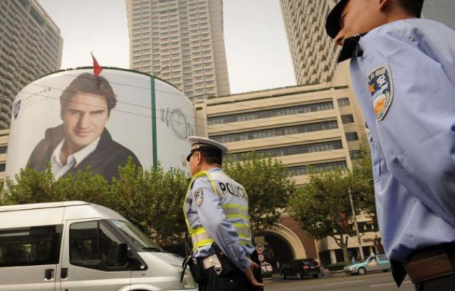 Les organisateurs du Masters 1000 de Shanghai ont annoncé vendredi avoir renforcé les mesures de sécurité entourant le Suisse Roger Federer, expliquant prendre "au sérieux" des menaces de mort faites à l'encontre du numéro un mondial sur internet. Les organisateurs du Masters 1000 de Shanghai ont annoncé vendredi avoir renforcé les mesures de sécurité entourant le Suisse Roger Federer, expliquant prendre "au sérieux" des menaces de mort faites à l'encontre du numéro un mondial sur internet.