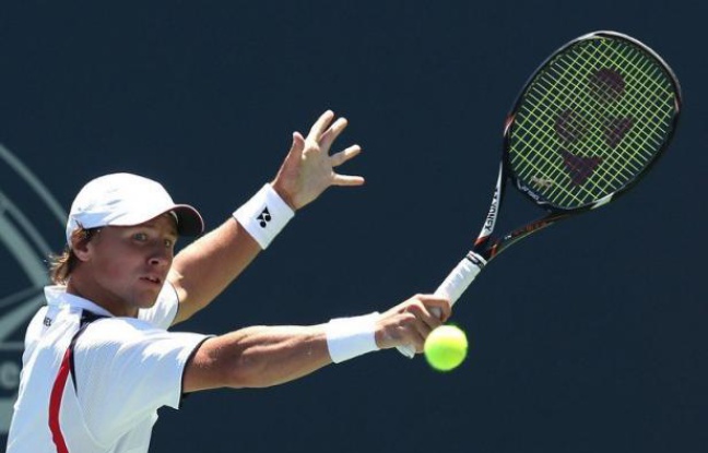 Nicolas Mahut, tête de série numéro 4, a été éliminé vendredi en quarts de finale du tournoi sur dur de Los Angeles par le Lituanien Ricardas Berankis, issu des qualifications, en deux sets 6-4, 6-4 Nicolas Mahut, tête de série numéro 4, a été éliminé vendredi en quarts de finale du tournoi sur dur de Los Angeles par le Lituanien Ricardas Berankis, issu des qualifications, en deux sets 6-4, 6-4