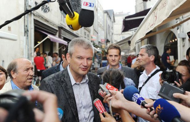 Olivier Falorni a déclenché une cohue lors de sa conférence à La Rochelle le 24 août 2012. Olivier Falorni a déclenché une cohue lors de sa conférence à La Rochelle le 24 août 2012.