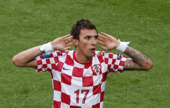 Le Croate Mario Mandzukic après son but contre l'Italie, le 14 juin 2012 à Poznan. Le Croate Mario Mandzukic après son but contre l'Italie, le 14 juin 2012 à Poznan.