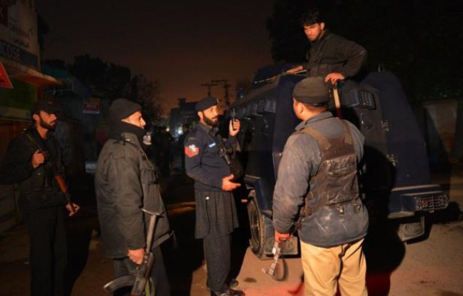 Les talibans du Pakistan ont revendiqué samedi soir la responsabilité pour l'attaque-suicide contre l'aéroport international de Peshawar dans le nord-ouest du pays, qui a fait quatre morts et 50 blessés. Les talibans du Pakistan ont revendiqué samedi soir la responsabilité pour l'attaque-suicide contre l'aéroport international de Peshawar dans le nord-ouest du pays, qui a fait quatre morts et 50 blessés.
