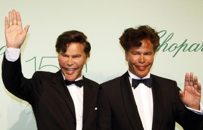 Igor et Grichka Bogdanoff, lors du festival de Cannes, le 17 mai 2010. Igor et Grichka Bogdanoff, lors du festival de Cannes, le 17 mai 2010.