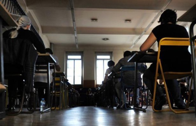 Les 703.059 candidats au bac 2012, quelle que soit leur filière, générale, technologique ou professionnelle, vont découvrir vendredi s'ils ont décroché du premier coup le précieux sésame, s'ils sont collés ou s'ils sont convoqués au rattrapage. Les 703.059 candidats au bac 2012, quelle que soit leur filière, générale, technologique ou professionnelle, vont découvrir vendredi s'ils ont décroché du premier coup le précieux sésame, s'ils sont collés ou s'ils sont convoqués au rattrapage.