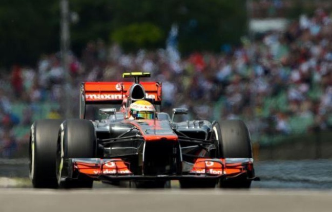 Le Britannique Lewis Hamilton (McLaren) partira en pole position dimanche pour le Grand Prix de Hongrie, 11e manche du Championnat du monde de Formule 1, après avoir signé le meilleur temps des qualifications samedi devant le Français Romain Grosjean (Lotus) Le Britannique Lewis Hamilton (McLaren) partira en pole position dimanche pour le Grand Prix de Hongrie, 11e manche du Championnat du monde de Formule 1, après avoir signé le meilleur temps des qualifications samedi devant le Français Romain Grosjean (Lotus)