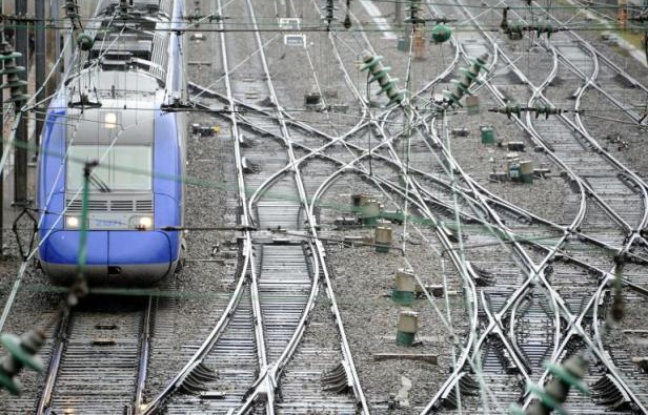 Un TER (train régional) quitte la gare de Rennes, le 9 décembre 2011 Un TER (train régional) quitte la gare de Rennes, le 9 décembre 2011