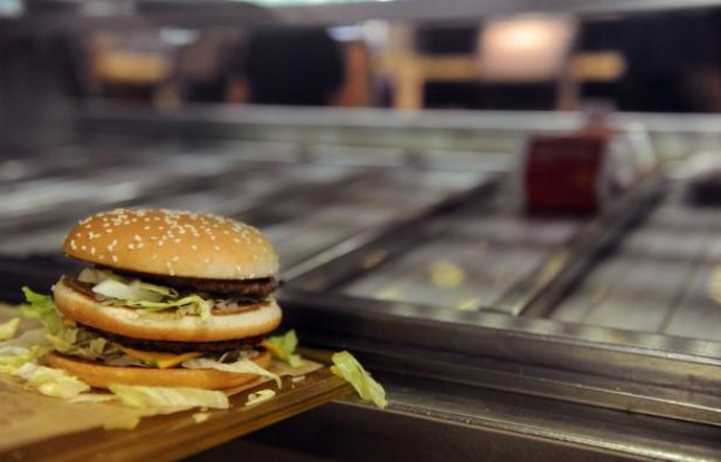 La restauration rapide, dont le poids économique a été supérieur en 2012, pour la première fois, à celui de la restauration traditionnelle doit sa croissance à ses prix et à une dynamique de création permanente où salé et sucré n'ont plus de domaines réservés et la cuisine se déplace pour aller au plus près du client. La restauration rapide, dont le poids économique a été supérieur en 2012, pour la première fois, à celui de la restauration traditionnelle doit sa croissance à ses prix et à une dynamique de création permanente où salé et sucré n'ont plus de domaines réservés et la cuisine se déplace pour aller au plus près du client.