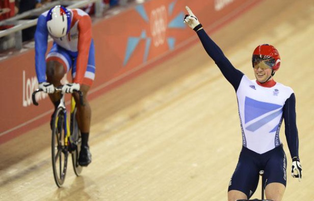 Le Français Grégory Baugé (à gauche), battu en finale de la vitesse par équipe aux JO de Londres, le 6 août 2012. Le Français Grégory Baugé (à gauche), battu en finale de la vitesse par équipe aux JO de Londres, le 6 août 2012.