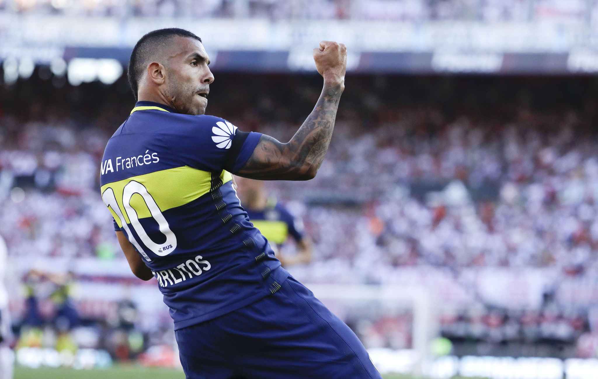 En balade à Disneyland, Tevez provoque la polémique — Chine
