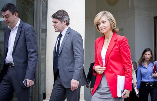 Valérie Pécresse à la sortie du dernier conseil des ministres du gouvernement Fillon le 9 mai 2012. Valérie Pécresse à la sortie du dernier conseil des ministres du gouvernement Fillon le 9 mai 2012.