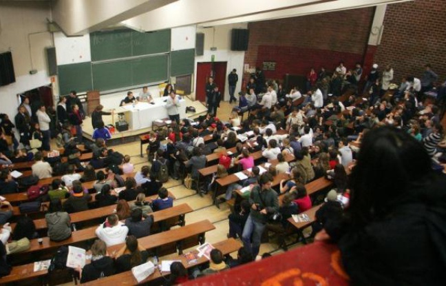 Se loger plutôt que se soigner : c'est le choix que font de plus en plus d'étudiants qui renoncent à des soins coûteux comme le dentiste, voire un médecin généraliste, révèle une grande enquête de la Mutuelle des étudiants (LMDE). Se loger plutôt que se soigner : c'est le choix que font de plus en plus d'étudiants qui renoncent à des soins coûteux comme le dentiste, voire un médecin généraliste, révèle une grande enquête de la Mutuelle des étudiants (LMDE).