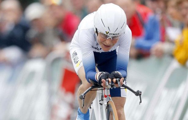 La championne cycliste française Jeannie Longo, lors du contre la montre des championnats de France le 21 juin 2012.
La championne cycliste française Jeannie Longo, lors du contre la montre des championnats de France le 21 juin 2012.