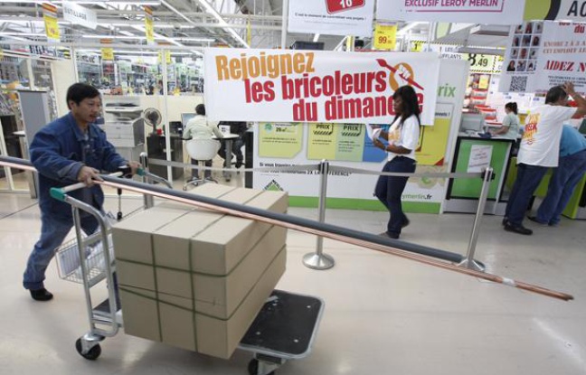 Le magasin Leroy Merlin de Vitry-sur-Seine (Val-de-Marne) a ouvert ses portes le dimanche 29 septembre 2013, malgré l'interdiction judiciaire. Le magasin Leroy Merlin de Vitry-sur-Seine (Val-de-Marne) a ouvert ses portes le dimanche 29 septembre 2013, malgré l'interdiction judiciaire.