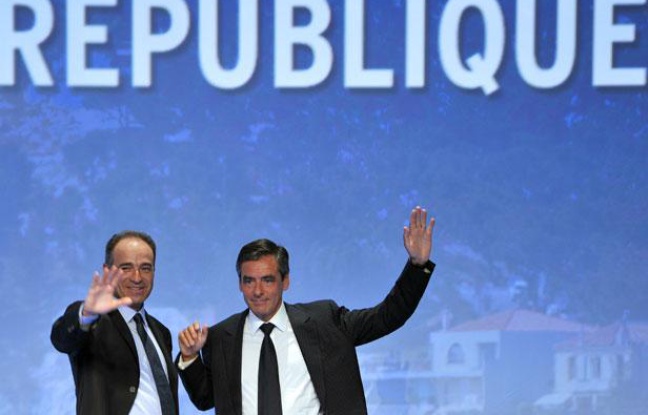 François Fillon et Jean-François Copé saluent les militants UMP lors du Campus de Marseille le 4 août 2011 François Fillon et Jean-François Copé saluent les militants UMP lors du Campus de Marseille le 4 août 2011