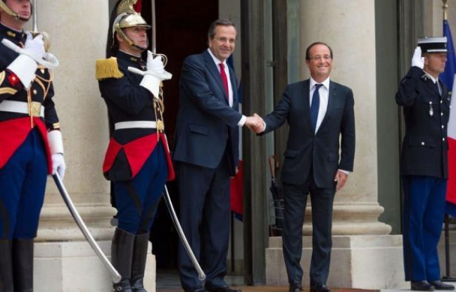 François Hollande a souligné samedi que la Grèce "doit rester dans la zone euro" mais encore faire la "démonstration" de la "crédibilité" de ses engagements de redressement budgétaire, à l'issue d'une rencontre à l'Elysée avec le Premier ministre grec Antonis Samaras. François Hollande a souligné samedi que la Grèce "doit rester dans la zone euro" mais encore faire la "démonstration" de la "crédibilité" de ses engagements de redressement budgétaire, à l'issue d'une rencontre à l'Elysée avec le Premier ministre grec Antonis Samaras.