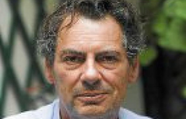 Jean-Marc Ferry est le titulaire de la chaire « Philosophie de l'Europe ». Jean-Marc Ferry est le titulaire de la chaire « Philosophie de l'Europe ».