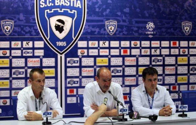 Le préfet de Haute-Corse, Louis Le Franc, a démenti samedi soir à Bastia l'utilisation par la police de flash-ball lors d'incidents après le match remporté (4-0) par le Paris Saint-Germain au stade Furiani et déploré des incidents avant et durant la rencontre. Le préfet de Haute-Corse, Louis Le Franc, a démenti samedi soir à Bastia l'utilisation par la police de flash-ball lors d'incidents après le match remporté (4-0) par le Paris Saint-Germain au stade Furiani et déploré des incidents avant et durant la rencontre.