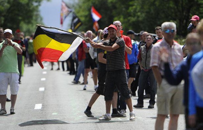 Le public belge sur l'étape du Tour de France entre Liège et Seraing le 1er juillet 2012. Le public belge sur l'étape du Tour de France entre Liège et Seraing le 1er juillet 2012.