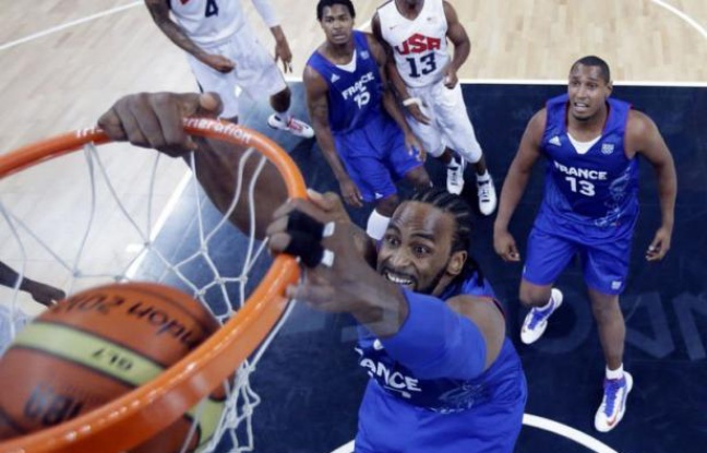 Après un gala raté face aux Etats-Unis, sanctionné d'une défaite de 27 points dimanche, les basketteurs français vont pouvoir commencer leur vraie compétition, celle qui doit les mener en quarts de finale du tournoi olympique de Londres dans dix jours. Après un gala raté face aux Etats-Unis, sanctionné d'une défaite de 27 points dimanche, les basketteurs français vont pouvoir commencer leur vraie compétition, celle qui doit les mener en quarts de finale du tournoi olympique de Londres dans dix jours.