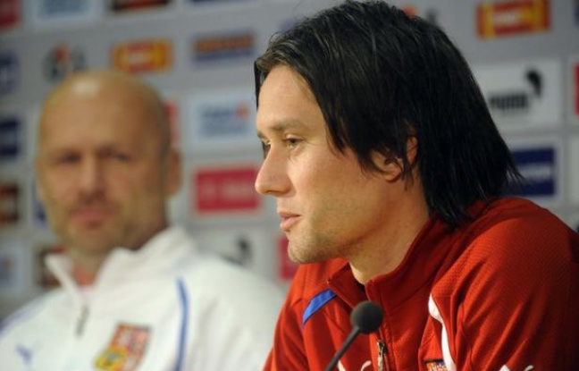 A six mois de l'Euro-2012 en Pologne et en Ukraine, le football tchèque est ébranlé par le comportement insultant et indécent des joueurs après leur match de barrage victorieux (aller 2-0, retour 1-0) le 15 novembre face au Monténégro. A six mois de l'Euro-2012 en Pologne et en Ukraine, le football tchèque est ébranlé par le comportement insultant et indécent des joueurs après leur match de barrage victorieux (aller 2-0, retour 1-0) le 15 novembre face au Monténégro.