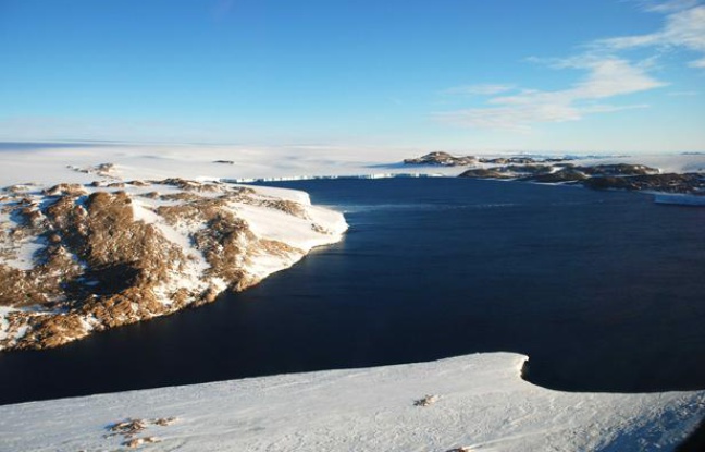 La baie des oiseaux en Antarctique, le 9 mars 2008. La baie des oiseaux en Antarctique, le 9 mars 2008.