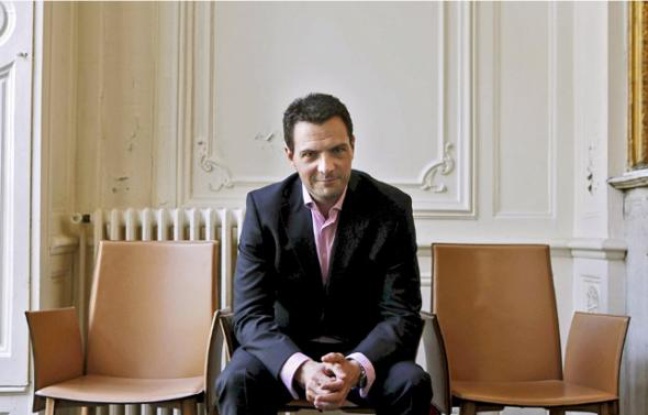 Jérôme Kerviel risque jusqu'à cinq ans de prison et 375 000 € d'amende. Jérôme Kerviel risque jusqu'à cinq ans de prison et 375 000 € d'amende.